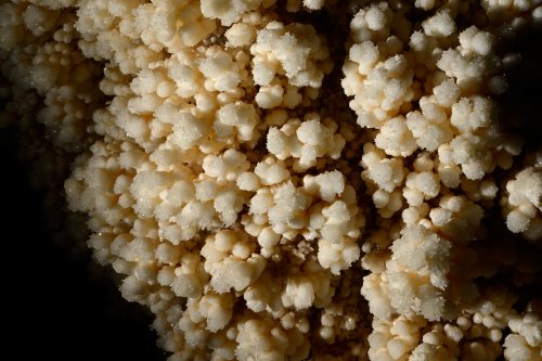 Nakhjir Cave (Delijan, Iran) - Stage de perfectionnement à la photographie souterraine organisé par l'Iran Mountaineering & Sport Climbing Federation - Détail des cristaux sur les parois(SP-15-0456)