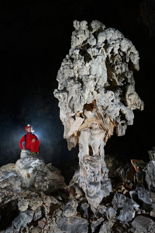 Buzluk Cave (Pinarbasi - Turquie) : Concrétion en forme de champignon géant (SP-15-0816)