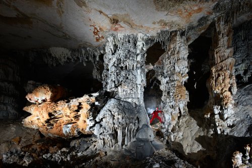 Buzluk Cave (Pinarbasi - Turquie) : salle avec grande colonne(SP-15-0824)