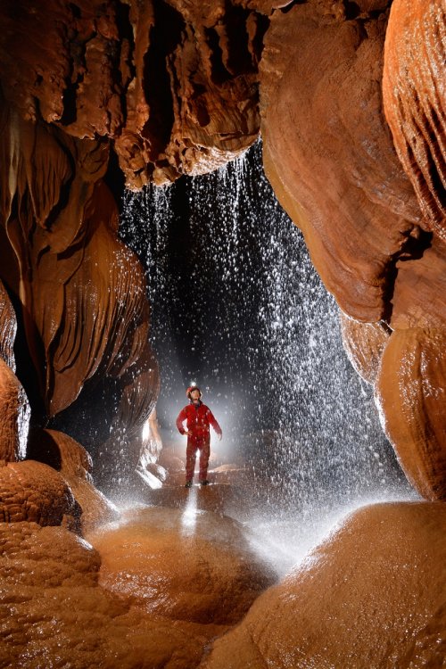 Mencilis Cave (Safranbolu, Turquie) : Cascade au milieu de coulées de calcite.(SP-15-0898)