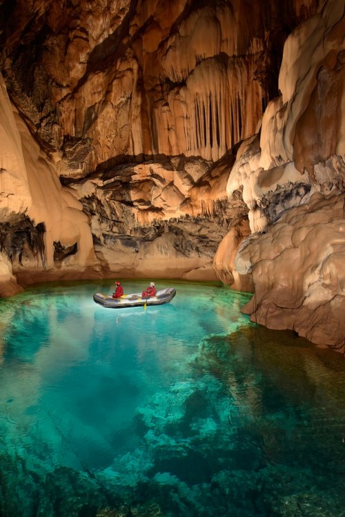 Altinbesik (Ürünlü - Turquie) : Navigation sur le lac d'entrée (photo réalisée avec Michel Renda)(SP-15-1040)