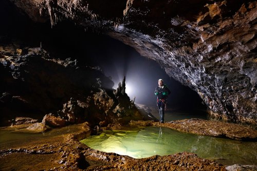 Grotte de la Castelette (Massif de la Sainte Baume, Var) : galerie avec gours(SP-16-0221)