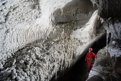 Cova dels Meandres de Sal (Espagne) - Méandre avec parois couvertes de concrétionnements de sel(SP-17-0858)