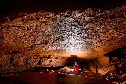 Grotte de Castelbouc 4 - Salle du Sous-Préfet avec un plafond constitué par la base dune strate horizontale au plafond(SP-17-1379)
