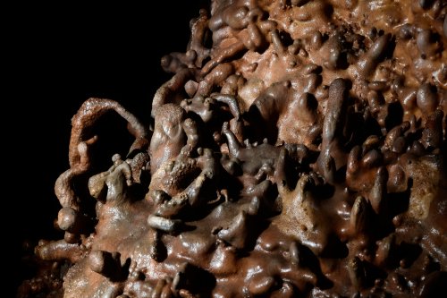 Cave Tree Cave (USA - Nouveau Mexique) - Petites excentriques massives marron sur une paroi(SP-18-1093)