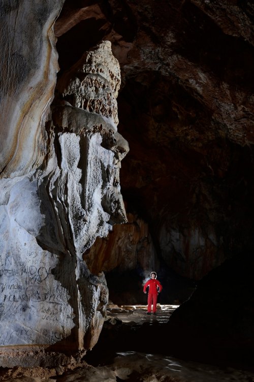 Grotte de Lombrives (Ariège) - "La sorcière" dans la galerie du cimetière (galerie avec rocher érodé en forme de tête de sorcière)(SP-18-1376)