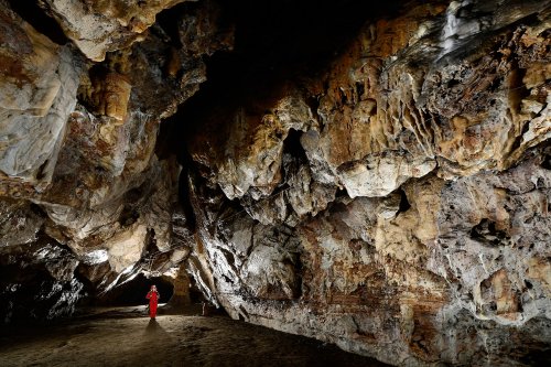 Grotte de Lombrives (Ariège) - Galerie de Niaux avec roches colorées(SP-18-1436)