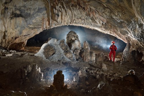 Pestera de la Pod - Passage concrétionné dans la galerie supérieure (SP-18-1820)