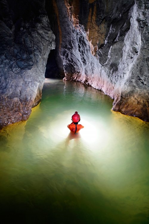 Pestera Topolnita - Passage aquatique dans le canyon  souterrain(SP-18-1993)