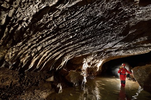 Kagekiyo-ana (Akiyoshidai, Yamaguchi, Japon) - Galerie avec rivière avec parois érodées(SP-19-0211)