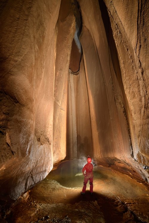 Majiro-Do (Hirao-dai, Fukuoka, Japon) - Spéléo devant la cascade finale (à sec) (SP-19-0309)