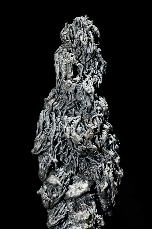 Mont Fuji lava tube (Mont Fuji, Japon) - Stalagmite de lave (formée par un empilement de petits boudins de lave tombés du plafond) (SP-19-0391)