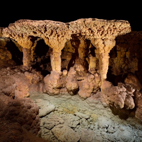 Grotte du Sud de l'Arizona (USA) - Grand gour avec "champignons" cristallisés sur les bords(SP-20-0202)