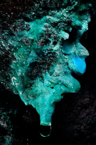 Mine des Cévennes - Concrétion verte avec petite stalactite(SP-20-0534)