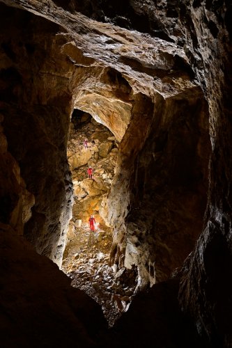 Grotte de Rieussec (Haute Garonne) - Grande  salle avec deux personnages(SP-20-1080)