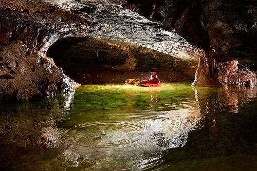 Grotte de la Cabane de Saint-Paul-les-Fons (Aveyron) - Navigation sur la rivière (SP-21-1474)