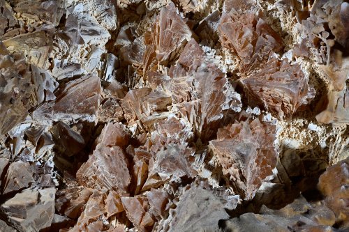 Aven de Suèges (Aveyron) - Cristaux de calcite sur une paroi(SP-22-0438.jpg)