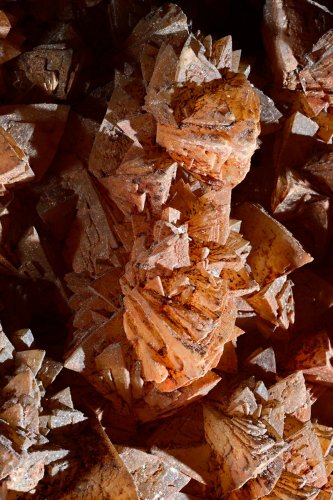 Aven de Suèges (Aveyron) - Cristaux de calcite sur une paroi(SP-22-0443)