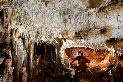 Grotte de Foissac (réseau FFS) - Stalactites et bulles de calcite (SP-22-1208)