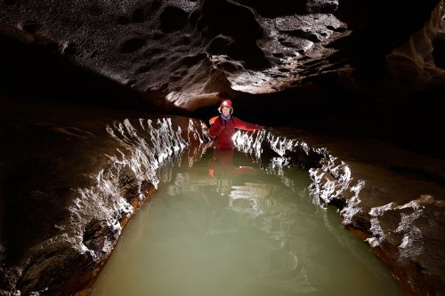 Grotte du moulin de Vermondans (Doubs) - Spéléo dans une vasque (SP-22-1438)