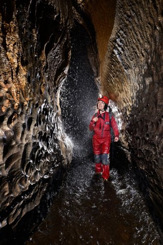 Pollnagullum (Burren, Irlande) - Petite cascade sur les côtés de la galerie(SP-22-1863)