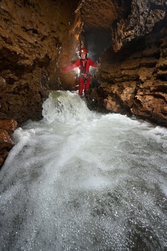 Grotte de Milandre (Suisse) - Cascade avec la rivière en crue(SP-22-2074)