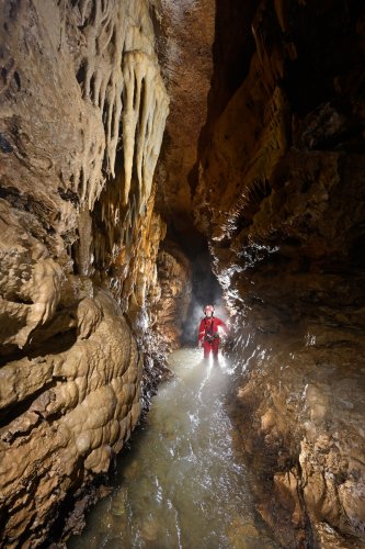 Grotte de Milandre (Suisse) - Concrétions au dessus de la rivière(SP-22-2089)
