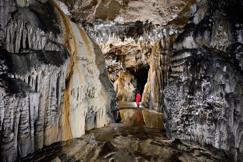 Grotte préhistorique de Bédeilhac (Ariège) - Passage concrétionné du labyrinthe(SP-22-2224)