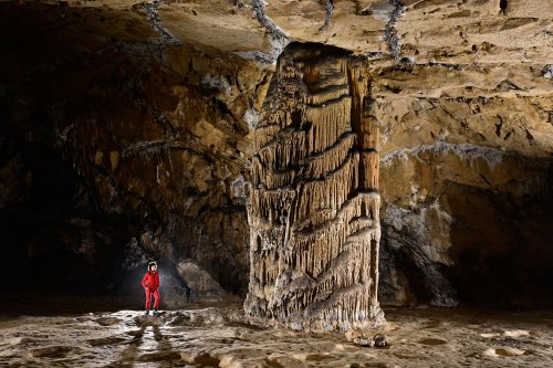 Grotte préhistorique de Bédeilhac (Ariège) - Grande colonne au milieu de la galerie(SP-22-2235)