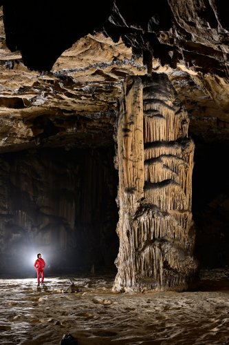 Grotte préhistorique de Bédeilhac (Ariège) - Grande colonne au milieu de la galerie(SP-22-2293)