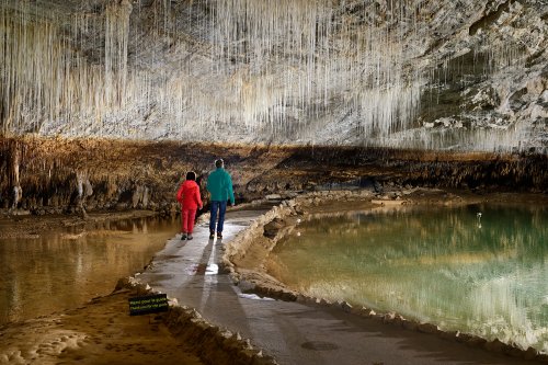 Grotte de Choranche (Isère) - Partie touristique : fin du parcours sous les fistuleuses(SP-23-0224)