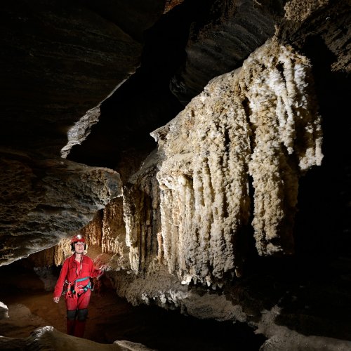 Colonel cave (Mont Sodome, Israël) - Concrétions massives de sel dans une galerie(SP-23-0811)