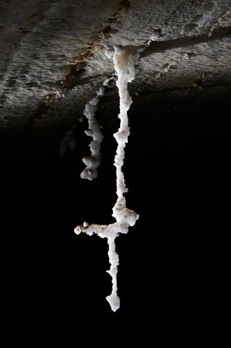 Malham cave (Mont Sodome, Israël) - Stalactite de sel (SP-23-0874)
