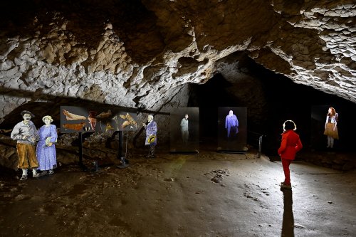 Grotte du Mas d'Azil (Ariège) - Salle des Conférences (avec panneau explicatif et hologramme) (SP-24-0803)