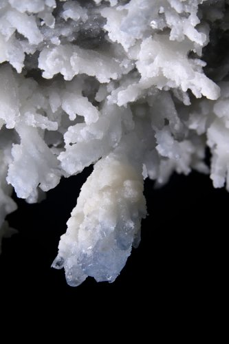 Grotte d'Hushm-Oyeek (Turkménistan) -  Stalactite de célestine (sulfate de strontium) au plafond(SP-24-1182)