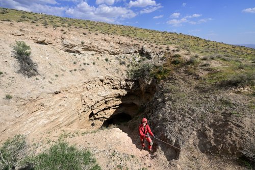 Grotte d'Hushm-Oyeek (Turkménistan) - Doline d'entrée de la cavité.(SP-24-1186)