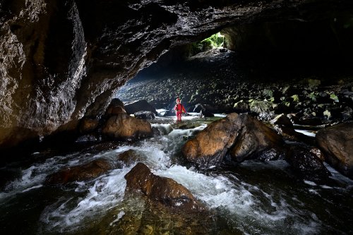 Tkalca Jama (Slovénie) - Progression dans la rivière souterraine(SP-24-1825)