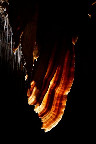 Beke cave (Hongrie) - Détail d'une draperie en contre-jour(SP-24-1979)