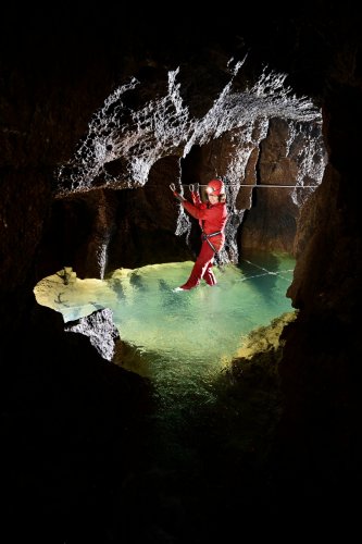 Kossuth Cave (Hongrie) - Fin du passage sur câbles pour traverser le lac (SP-24-1987)