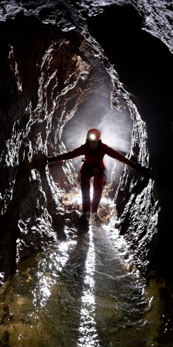 Kossuth Cave (Hongrie) -  Spéléo en contre-jour dans la rivière(SP-24-1995)