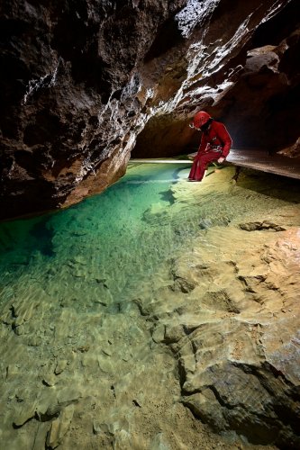 Kossuth Cave (Hongrie) - Lac avant le premier siphon de ce long réseau noyé(SP-24-2003)