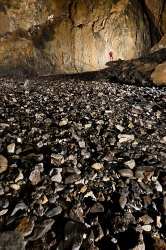 Gouffre de la Pierre Saint-Martin (Pyrénées-Atlantiques) - Plage de galets à la base de la salle de la Verna (SP-24-2208)