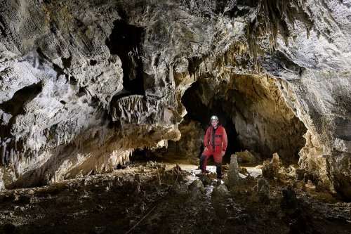 Kairuru cave Nouvelle Zélande, île du Sud) - Galerie concrétionnée avec spéléo.(SP-24-2731)