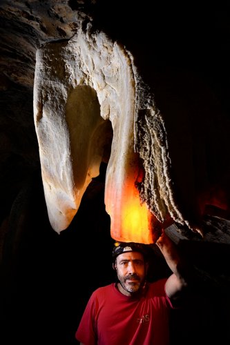 Gcwihaba cave (Botswana) - Concrétion constituée par de la calcite monocritalline(SP-25-0854)
