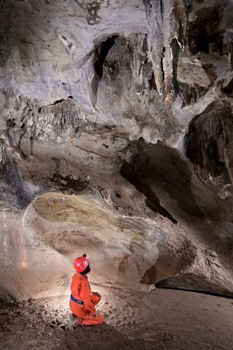 Gcwihaba cave entrée nord (Botswana) - Figures concaves  et coupole caractéristiques de la bio-corrosion(SP-25-0933)
