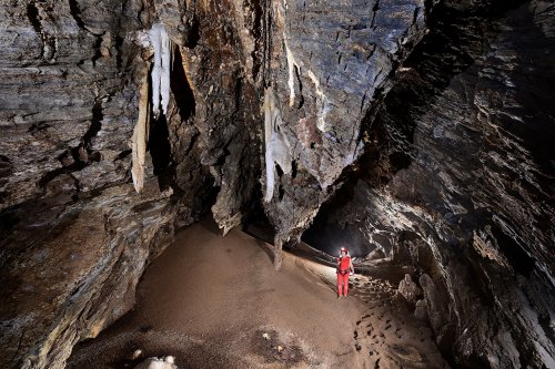 Blue cave (Botswana) - Grande salle  dont le sol est formé par une dune de guano.(SP-25-0987)