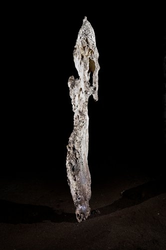 Gcwihaba cave (Botswana) - Fine stalagmite sculptée par la corrosion(SP-25-1112)