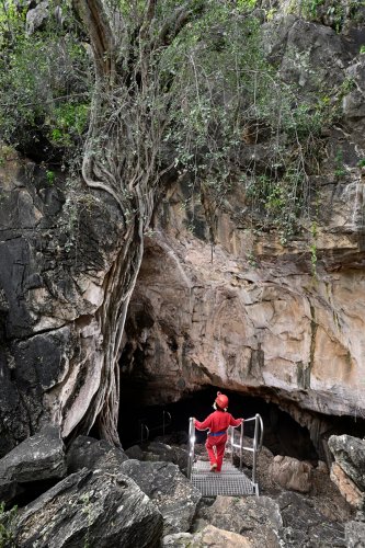 Gcwihaba cave (Botswana) - Entrée de la partie touristique de la cavité(SP-25-1131)