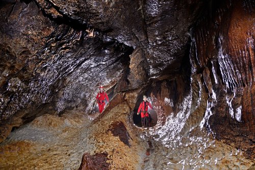 Event de Peyrejal (Ardèche) - Galerie double avec deux personnages de face(SP-25-2404)
