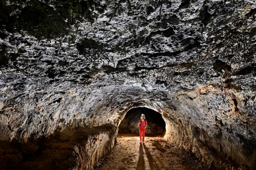 Tunel del Alba (Santa Cruz, Galapagos, Equateur) - Tube de lave au sol plat(SP-26-0140)